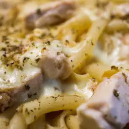 Teaser Image: Chicken Alfredo Pasta Bake